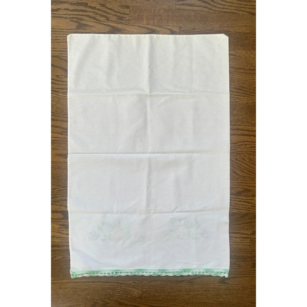 NWOT Hand Embroidered Cross Queen 2 Pillowcases White Floral Lace Trim Vintage
